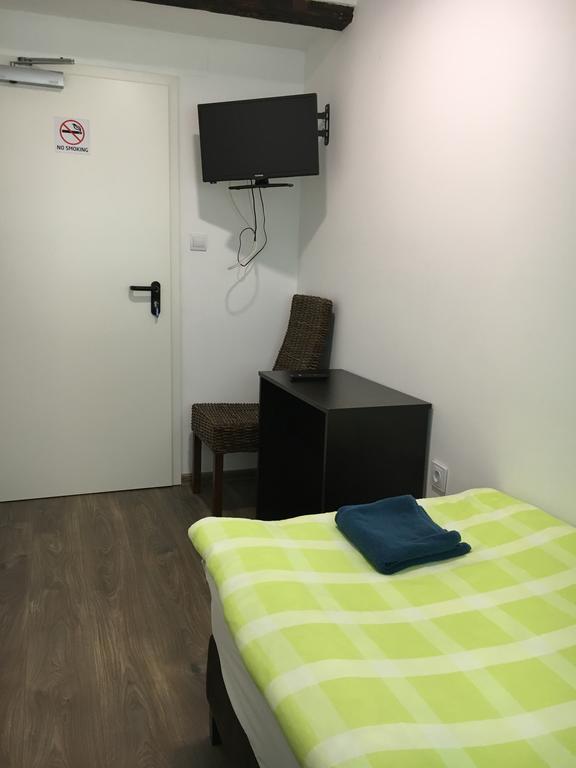 Pension Haus Baron 2 Friedrichsfeld Edingen-Neckarhausen Exteriör bild