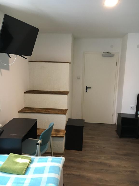 Pension Haus Baron 2 Friedrichsfeld Edingen-Neckarhausen Exteriör bild