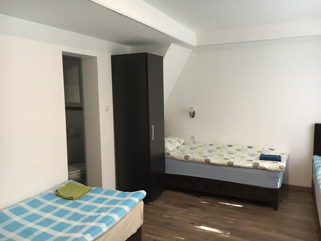 Pension Haus Baron 2 Friedrichsfeld Edingen-Neckarhausen Exteriör bild