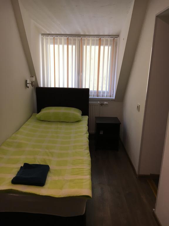 Pension Haus Baron 2 Friedrichsfeld Edingen-Neckarhausen Exteriör bild