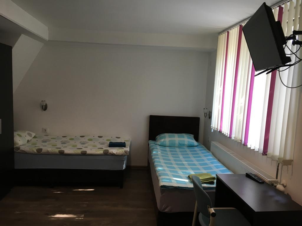 Pension Haus Baron 2 Friedrichsfeld Edingen-Neckarhausen Exteriör bild
